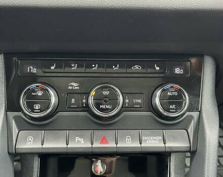 Сірий Шкода Karoq, об'ємом двигуна 1.5 л та пробігом 260 тис. км за 19999 $, фото 26 на Automoto.ua