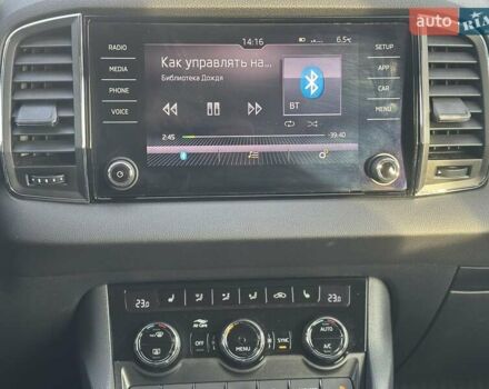 Сірий Шкода Karoq, об'ємом двигуна 1.5 л та пробігом 137 тис. км за 19900 $, фото 25 на Automoto.ua