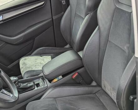 Серый Шкода Karoq, объемом двигателя 0 л и пробегом 90 тыс. км за 21350 $, фото 9 на Automoto.ua