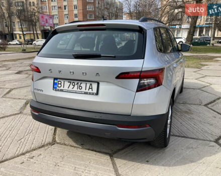 Серый Шкода Karoq, объемом двигателя 1 л и пробегом 65 тыс. км за 16999 $, фото 5 на Automoto.ua