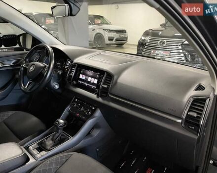 Сірий Шкода Karoq, об'ємом двигуна 1.5 л та пробігом 76 тис. км за 22900 $, фото 36 на Automoto.ua