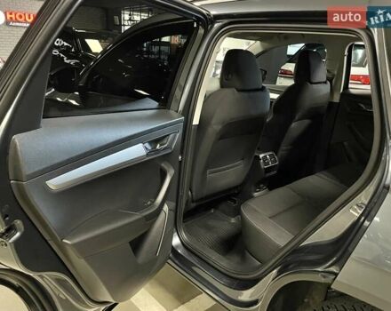 Сірий Шкода Karoq, об'ємом двигуна 1.5 л та пробігом 76 тис. км за 22900 $, фото 29 на Automoto.ua