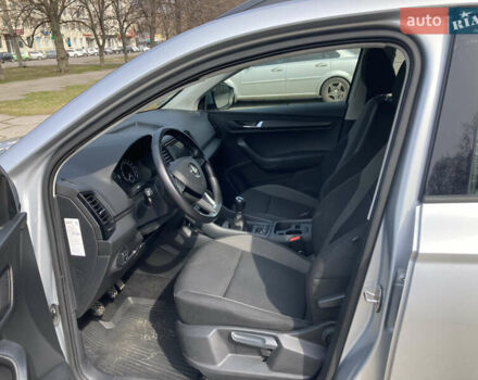 Серый Шкода Karoq, объемом двигателя 1 л и пробегом 65 тыс. км за 16999 $, фото 7 на Automoto.ua