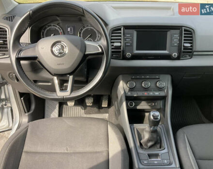 Серый Шкода Karoq, объемом двигателя 1 л и пробегом 65 тыс. км за 16999 $, фото 8 на Automoto.ua