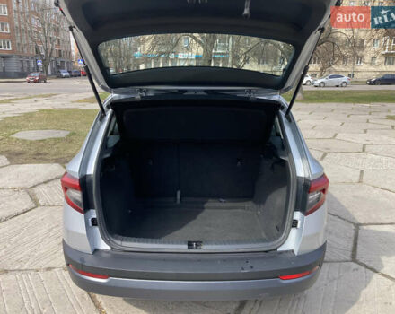 Серый Шкода Karoq, объемом двигателя 1 л и пробегом 65 тыс. км за 16999 $, фото 6 на Automoto.ua