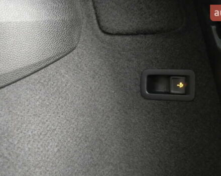 Сірий Шкода Karoq, об'ємом двигуна 0 л та пробігом 148 тис. км за 29990 $, фото 72 на Automoto.ua