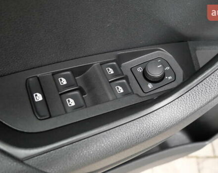 Сірий Шкода Karoq, об'ємом двигуна 0 л та пробігом 148 тис. км за 29990 $, фото 29 на Automoto.ua