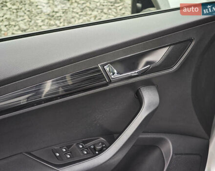 Серый Шкода Karoq, объемом двигателя 2 л и пробегом 184 тыс. км за 23999 $, фото 19 на Automoto.ua