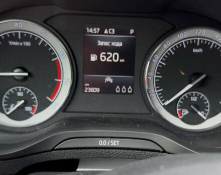 Серый Шкода Karoq, объемом двигателя 1.5 л и пробегом 23 тыс. км за 25100 $, фото 1 на Automoto.ua