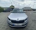 Серый Шкода Karoq, объемом двигателя 1.6 л и пробегом 333 тыс. км за 28699 $, фото 3 на Automoto.ua