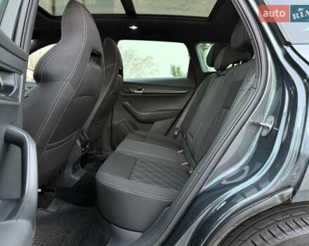 Серый Шкода Karoq, объемом двигателя 2 л и пробегом 165 тыс. км за 31300 $, фото 52 на Automoto.ua