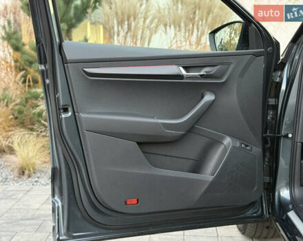 Серый Шкода Karoq, объемом двигателя 2 л и пробегом 165 тыс. км за 31300 $, фото 59 на Automoto.ua