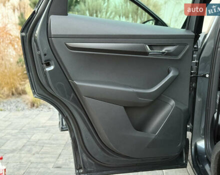 Серый Шкода Karoq, объемом двигателя 2 л и пробегом 165 тыс. км за 31300 $, фото 62 на Automoto.ua