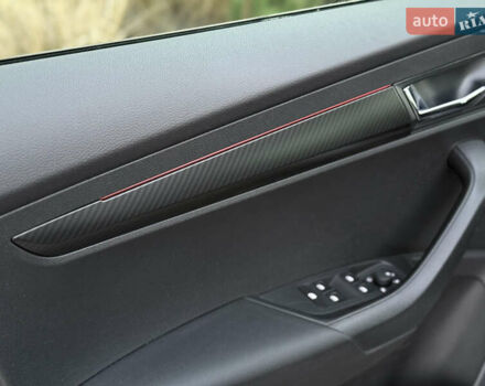 Серый Шкода Karoq, объемом двигателя 2 л и пробегом 165 тыс. км за 31300 $, фото 60 на Automoto.ua