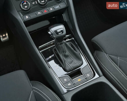 Серый Шкода Karoq, объемом двигателя 2 л и пробегом 165 тыс. км за 31300 $, фото 48 на Automoto.ua