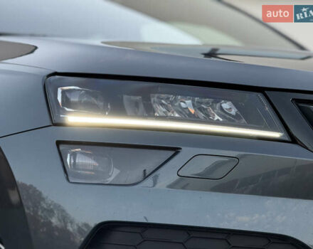 Серый Шкода Karoq, объемом двигателя 2 л и пробегом 165 тыс. км за 31300 $, фото 11 на Automoto.ua