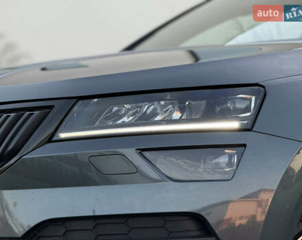 Серый Шкода Karoq, объемом двигателя 2 л и пробегом 165 тыс. км за 31300 $, фото 19 на Automoto.ua