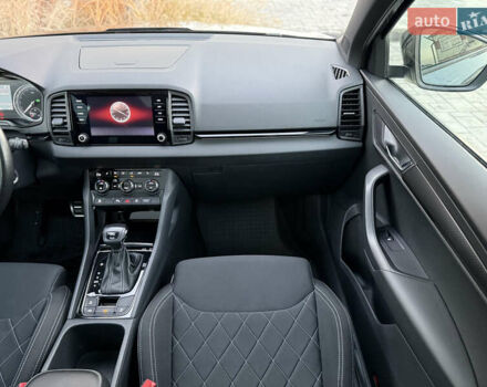 Серый Шкода Karoq, объемом двигателя 2 л и пробегом 165 тыс. км за 31300 $, фото 46 на Automoto.ua