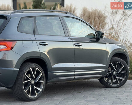 Серый Шкода Karoq, объемом двигателя 2 л и пробегом 165 тыс. км за 31300 $, фото 26 на Automoto.ua