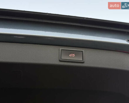 Серый Шкода Karoq, объемом двигателя 2 л и пробегом 165 тыс. км за 31300 $, фото 69 на Automoto.ua