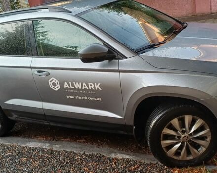 Серый Шкода Karoq, объемом двигателя 1.4 л и пробегом 73 тыс. км за 21500 $, фото 2 на Automoto.ua