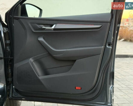 Серый Шкода Karoq, объемом двигателя 2 л и пробегом 165 тыс. км за 31300 $, фото 64 на Automoto.ua