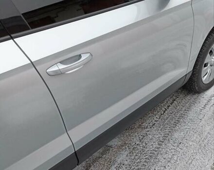 Серый Шкода Karoq, объемом двигателя 2 л и пробегом 70 тыс. км за 28000 $, фото 3 на Automoto.ua