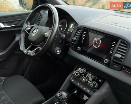 Серый Шкода Karoq, объемом двигателя 2 л и пробегом 165 тыс. км за 31300 $, фото 57 на Automoto.ua