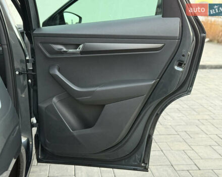 Серый Шкода Karoq, объемом двигателя 2 л и пробегом 165 тыс. км за 31300 $, фото 67 на Automoto.ua