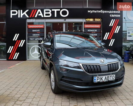 Серый Шкода Karoq, объемом двигателя 1.5 л и пробегом 212 тыс. км за 18900 $, фото 1 на Automoto.ua
