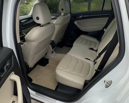 Белый Шкода Kodiaq, объемом двигателя 1.97 л и пробегом 205 тыс. км за 25999 $, фото 11 на Automoto.ua