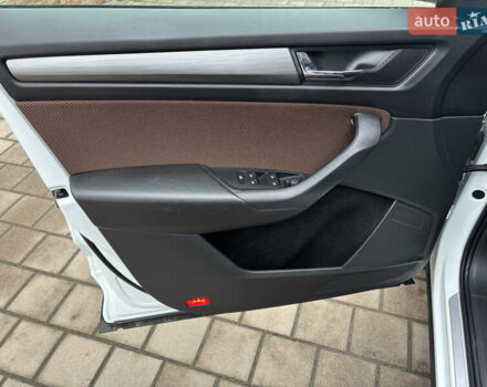 Білий Шкода Kodiaq, об'ємом двигуна 2 л та пробігом 240 тис. км за 21950 $, фото 20 на Automoto.ua