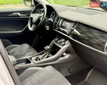 Білий Шкода Kodiaq, об'ємом двигуна 1.98 л та пробігом 125 тис. км за 23800 $, фото 20 на Automoto.ua
