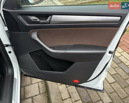 Білий Шкода Kodiaq, об'ємом двигуна 2 л та пробігом 240 тис. км за 21950 $, фото 17 на Automoto.ua