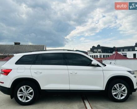 Белый Шкода Kodiaq, объемом двигателя 1.98 л и пробегом 250 тыс. км за 19500 $, фото 11 на Automoto.ua
