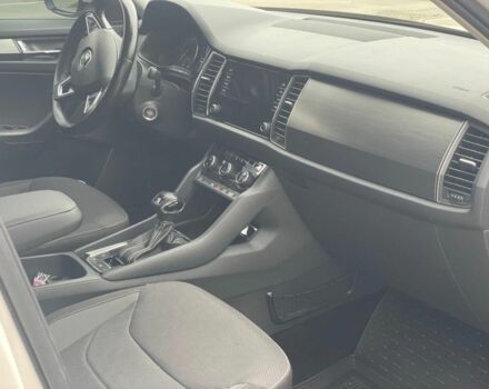 Белый Шкода Kodiaq, объемом двигателя 2 л и пробегом 260 тыс. км за 20000 $, фото 4 на Automoto.ua