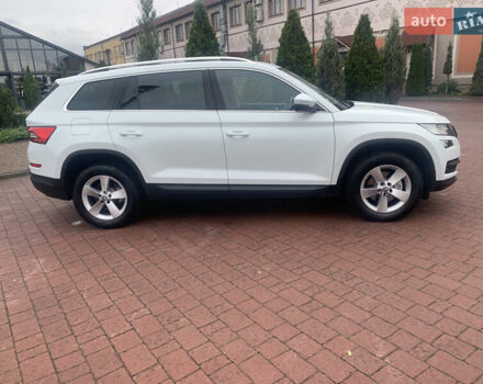 Белый Шкода Kodiaq, объемом двигателя 2 л и пробегом 244 тыс. км за 21950 $, фото 3 на Automoto.ua