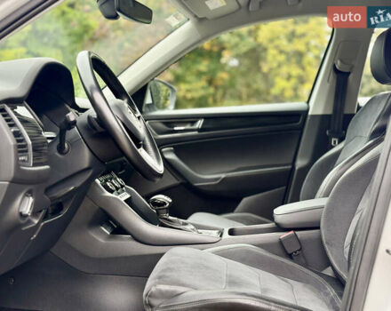 Білий Шкода Kodiaq, об'ємом двигуна 1.98 л та пробігом 125 тис. км за 23800 $, фото 13 на Automoto.ua