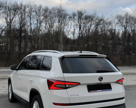 Белый Шкода Kodiaq, объемом двигателя 1.97 л и пробегом 184 тыс. км за 25900 $, фото 11 на Automoto.ua