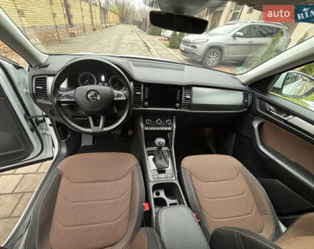 Білий Шкода Kodiaq, об'ємом двигуна 2 л та пробігом 240 тис. км за 21950 $, фото 23 на Automoto.ua