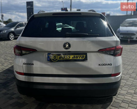 Белый Шкода Kodiaq, объемом двигателя 1.97 л и пробегом 310 тыс. км за 25500 $, фото 5 на Automoto.ua