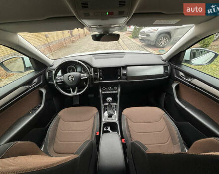 Білий Шкода Kodiaq, об'ємом двигуна 2 л та пробігом 240 тис. км за 21950 $, фото 25 на Automoto.ua