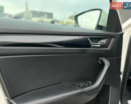 Білий Шкода Kodiaq, об'ємом двигуна 2 л та пробігом 248 тис. км за 21499 $, фото 10 на Automoto.ua