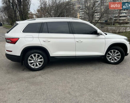 Белый Шкода Kodiaq, объемом двигателя 1.97 л и пробегом 101 тыс. км за 27000 $, фото 23 на Automoto.ua
