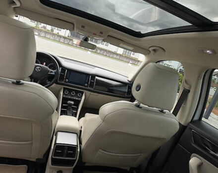 Белый Шкода Kodiaq, объемом двигателя 1.97 л и пробегом 205 тыс. км за 25999 $, фото 8 на Automoto.ua