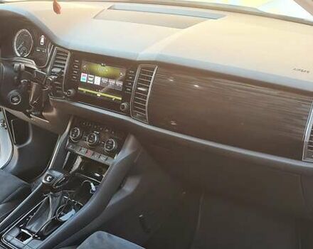Белый Шкода Kodiaq, объемом двигателя 1.97 л и пробегом 125 тыс. км за 29000 $, фото 15 на Automoto.ua