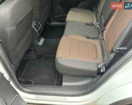 Білий Шкода Kodiaq, об'ємом двигуна 2 л та пробігом 240 тис. км за 21950 $, фото 15 на Automoto.ua