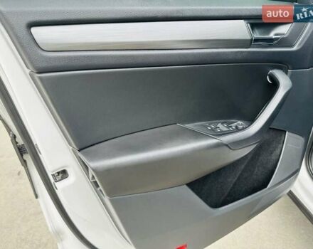 Белый Шкода Kodiaq, объемом двигателя 1.98 л и пробегом 250 тыс. км за 19500 $, фото 12 на Automoto.ua