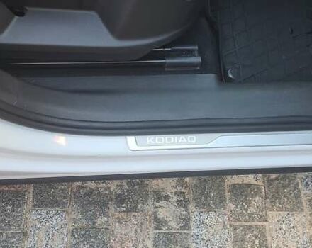 Белый Шкода Kodiaq, объемом двигателя 1.97 л и пробегом 125 тыс. км за 29000 $, фото 16 на Automoto.ua