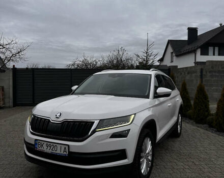 Белый Шкода Kodiaq, объемом двигателя 1.97 л и пробегом 184 тыс. км за 21999 $, фото 3 на Automoto.ua